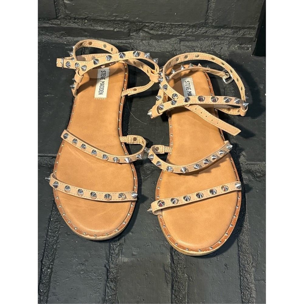 Steve Madden Sandals Women 9.5 Tan Travel Gladiator Silver Pyramid Stud Strappy